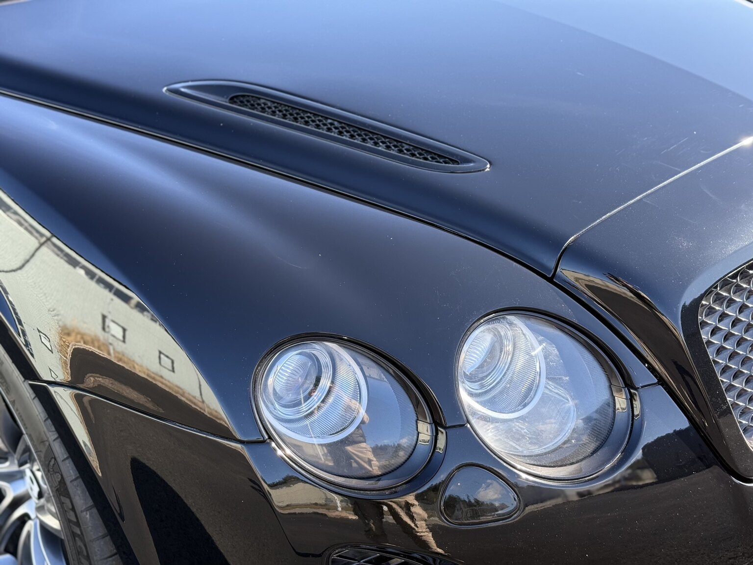 Exteriörbild på 2011 Bentley Continental Supersports
