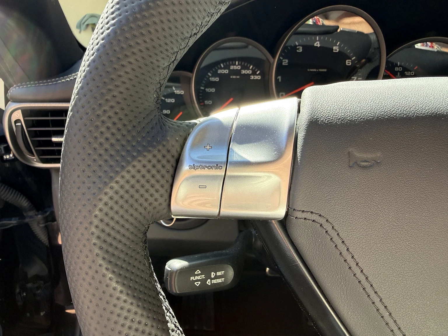 Innenraumfoto von 2008 Porsche 911 Carrera 4 (8)