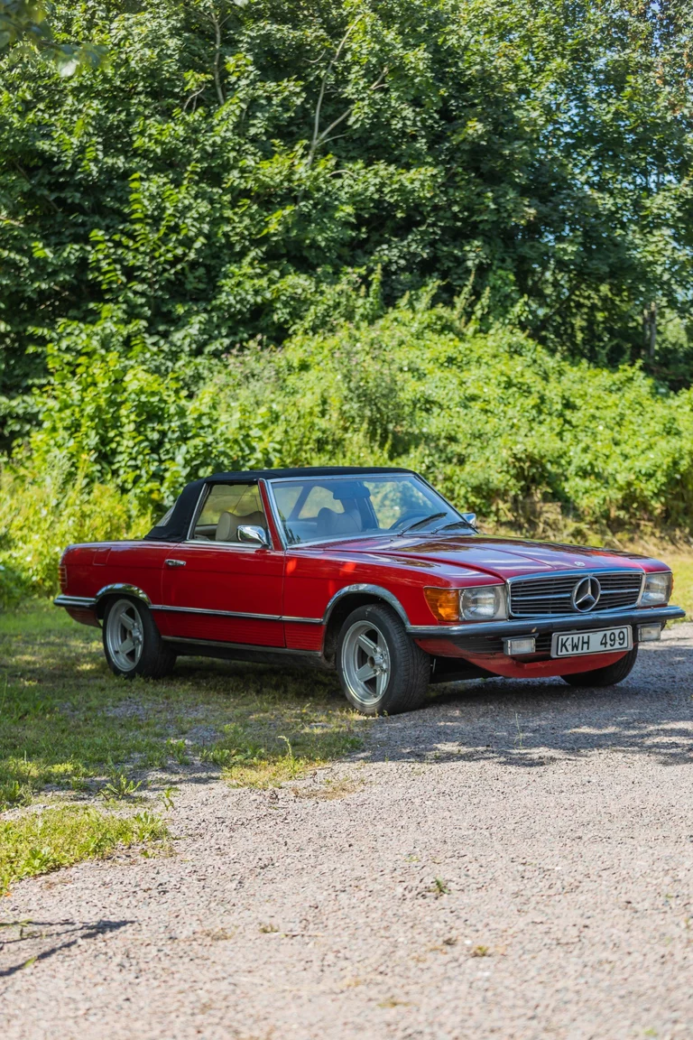 Exteriörbild på 1975 Mercedes-Benz 280 SL (10)