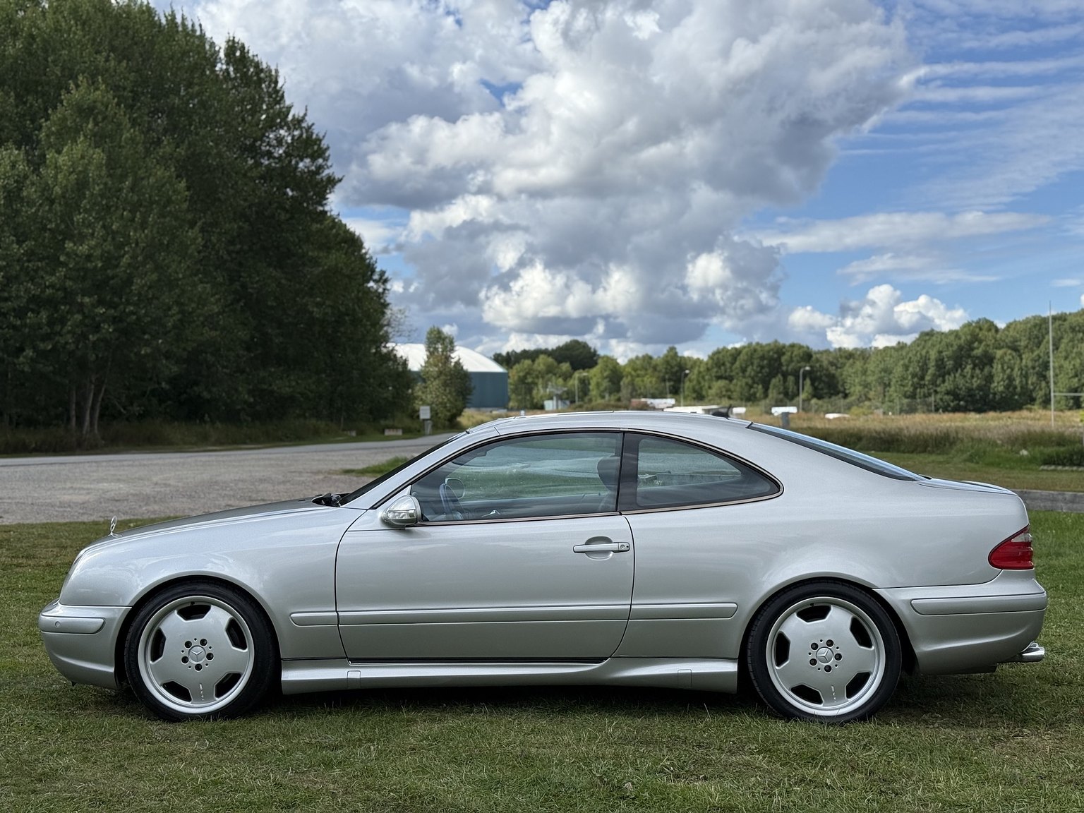 Exterior image of 2000 Mercedes-Benz CLK 55 AMG Coupé