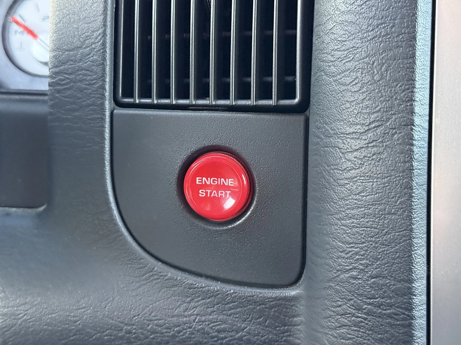 Interior image of 2004 Dodge Ram SRT-10 (22)