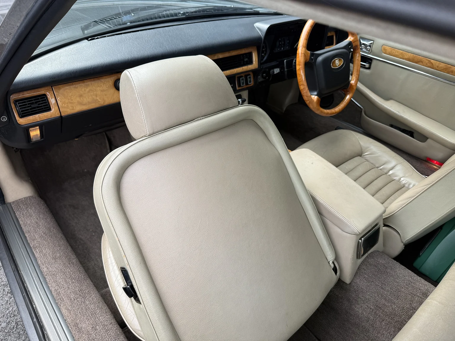 Innenraumfoto von 1985 Jaguar XJS HE (33)