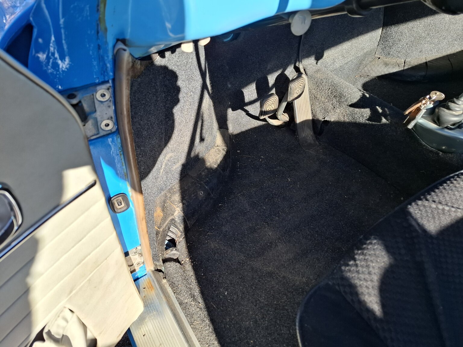 Interior image of 1966 Volkswagen 1300 Karmann-Ghia