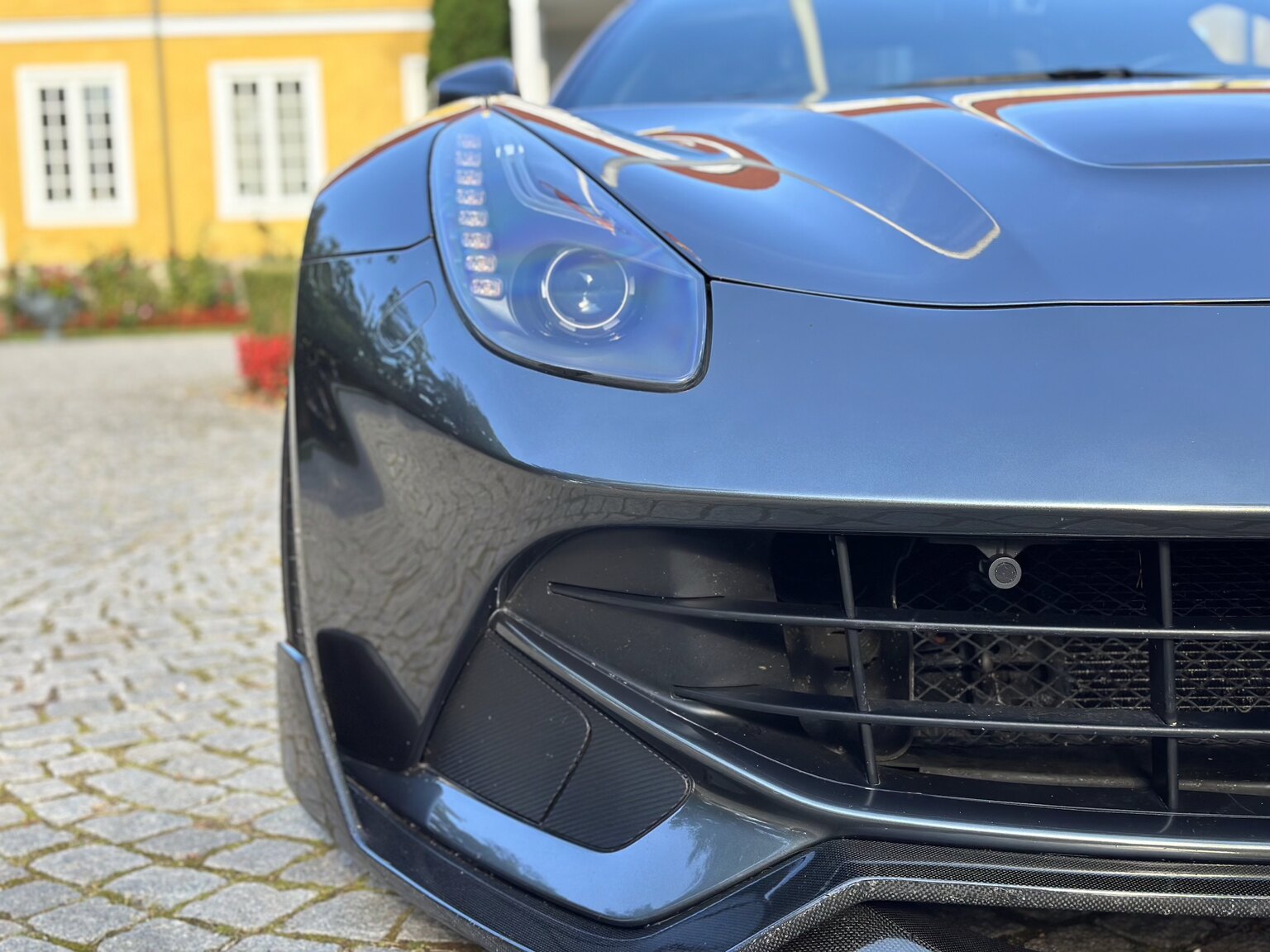 Exteriörbild på 2013 Ferrari F12 Berlinetta
