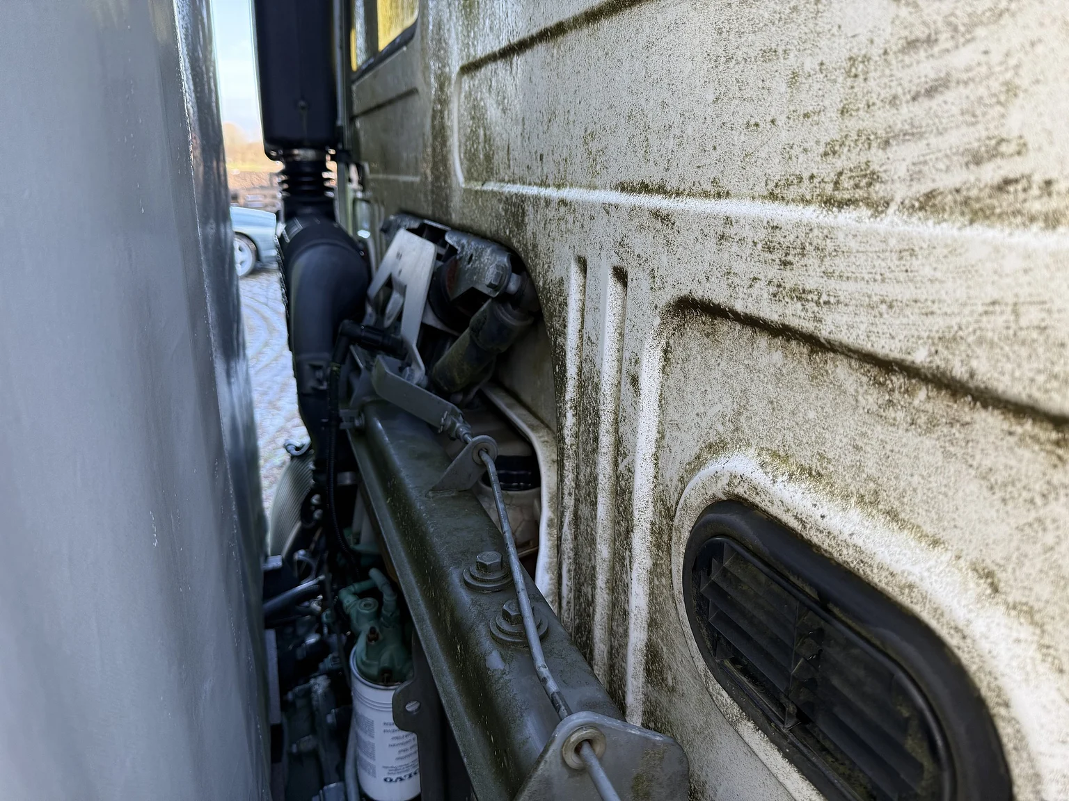 Exteriörbild på 2000 Volvo FL6 4x2 - NO RESERVE (20)