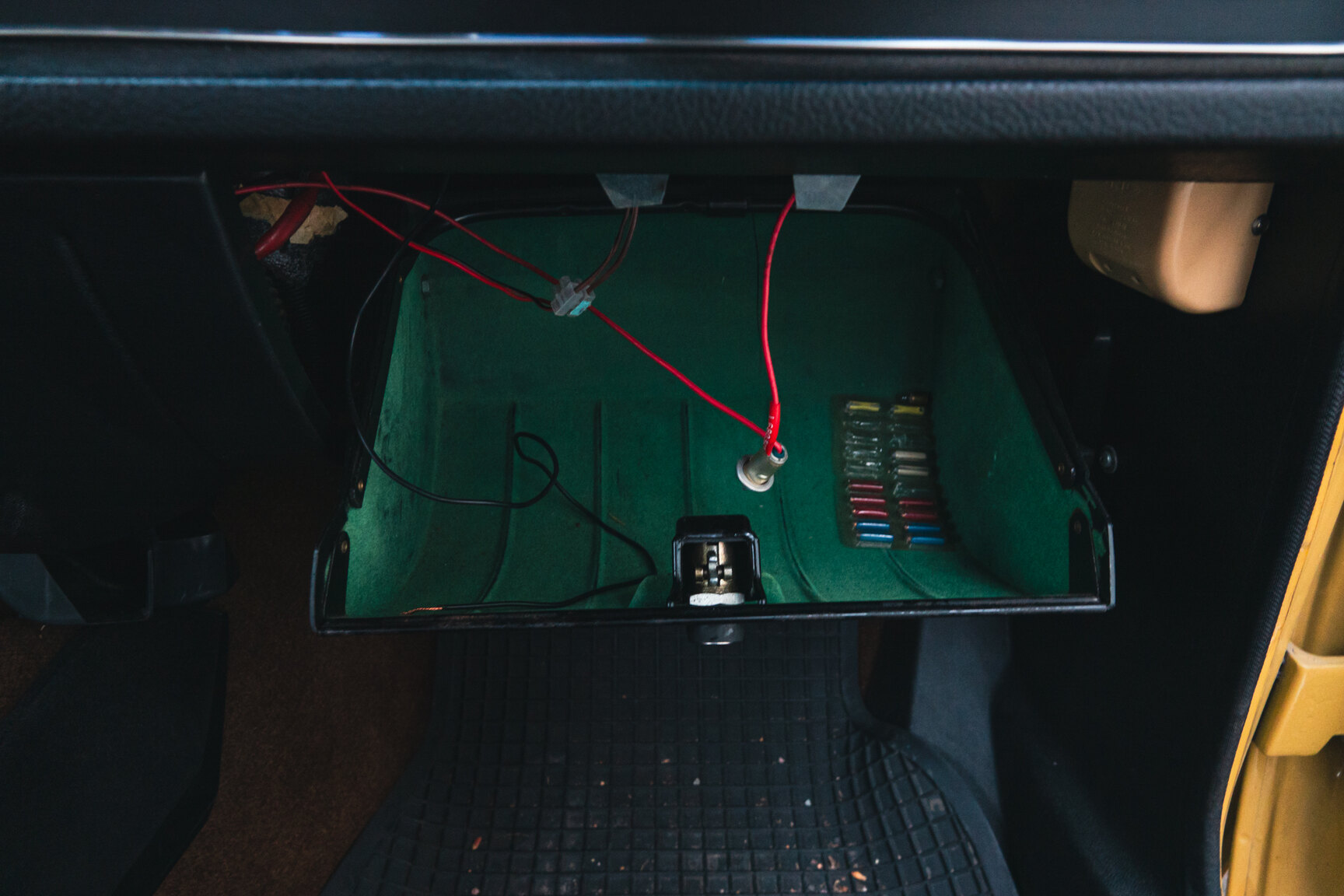 Interiörbild 1971 Volvo 144 2.0 Automat