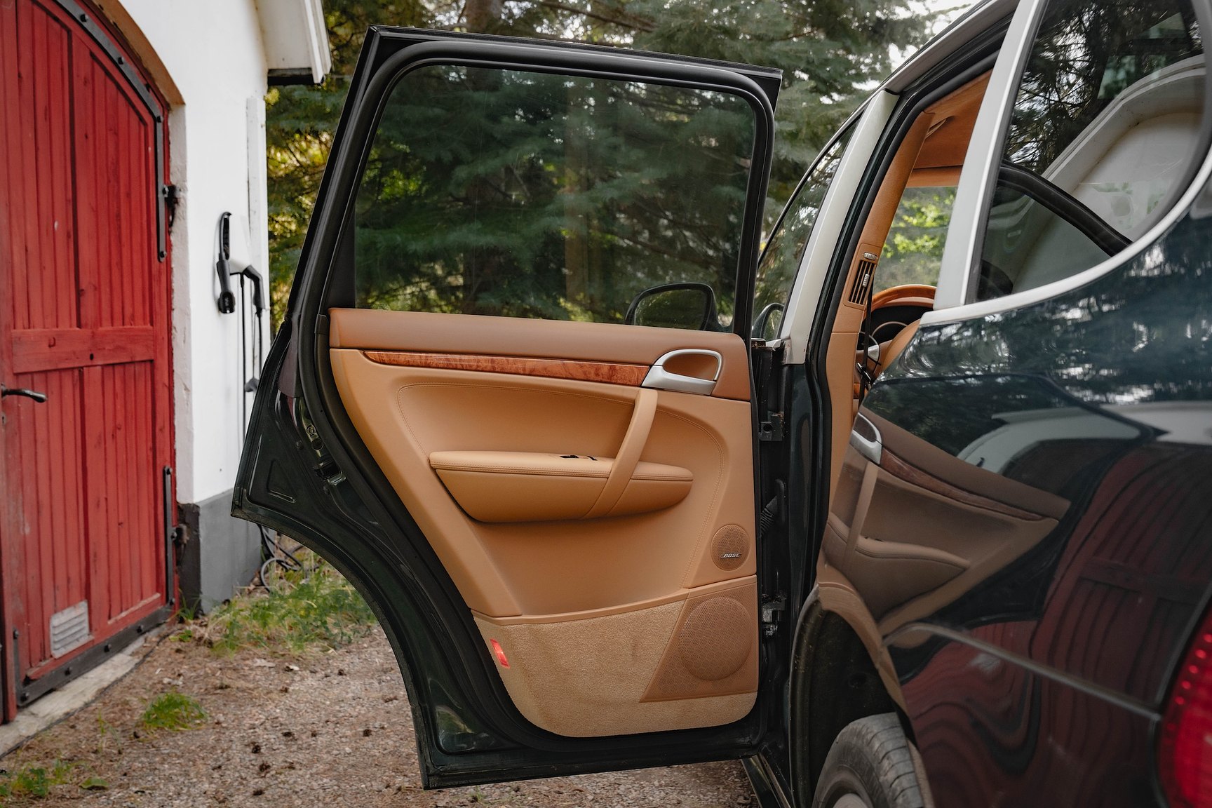 Interior image of 2005 Porsche Cayenne Turbo WLS