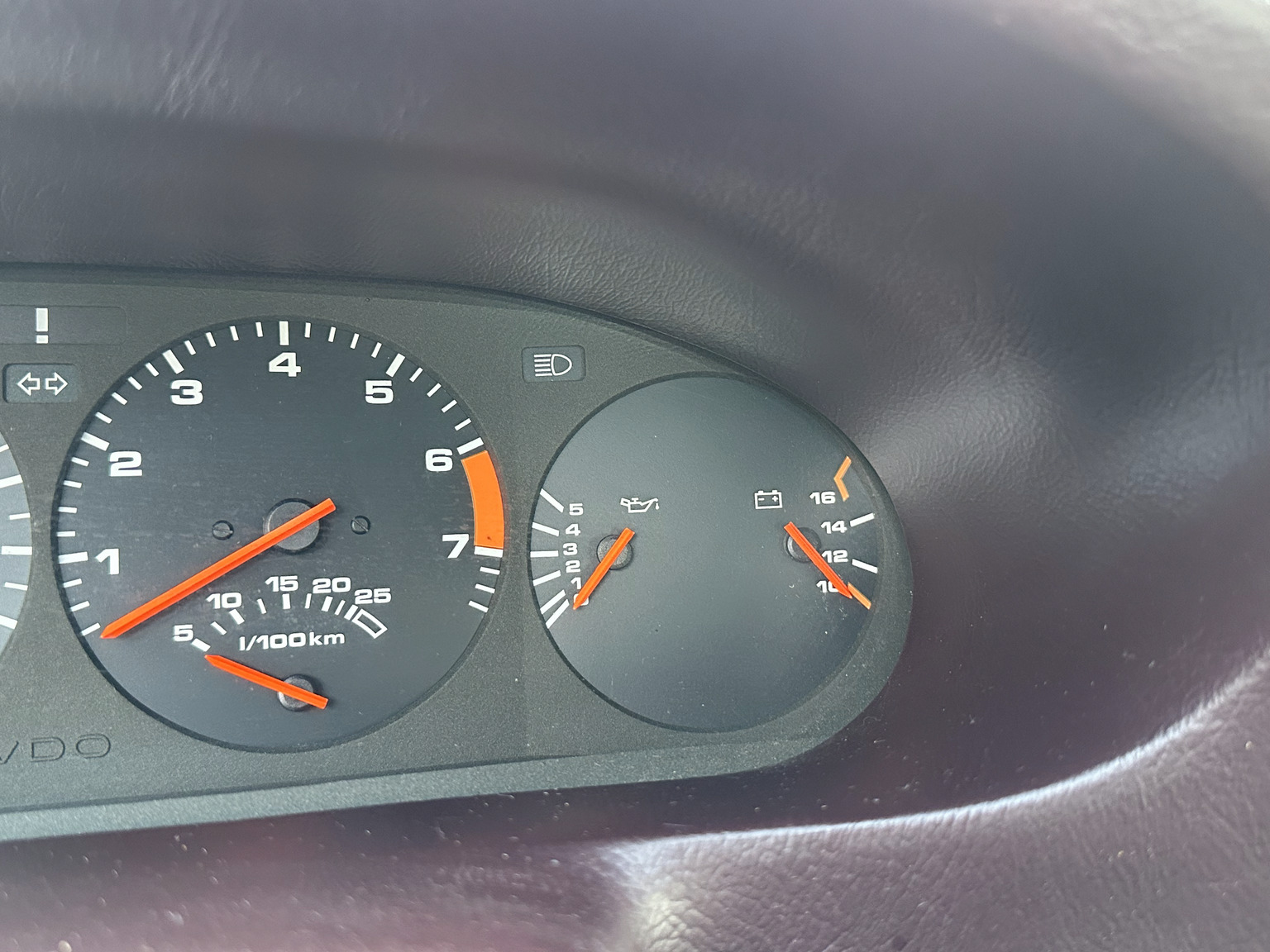 Interior image of 1985 Porsche 928 (20)