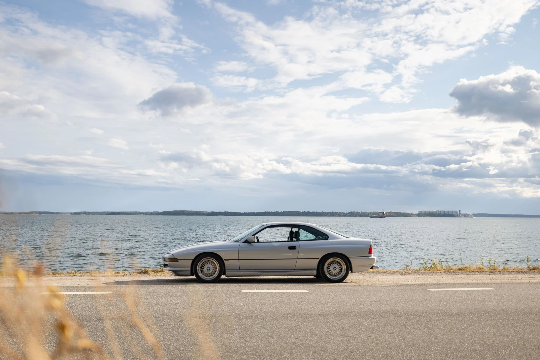 Exterior image of 1991 BMW 850i (2)