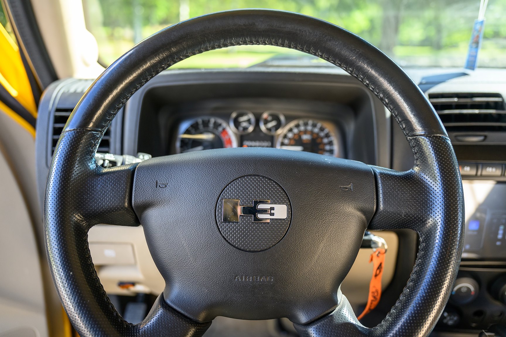 Interior image of 2006 Hummer H3