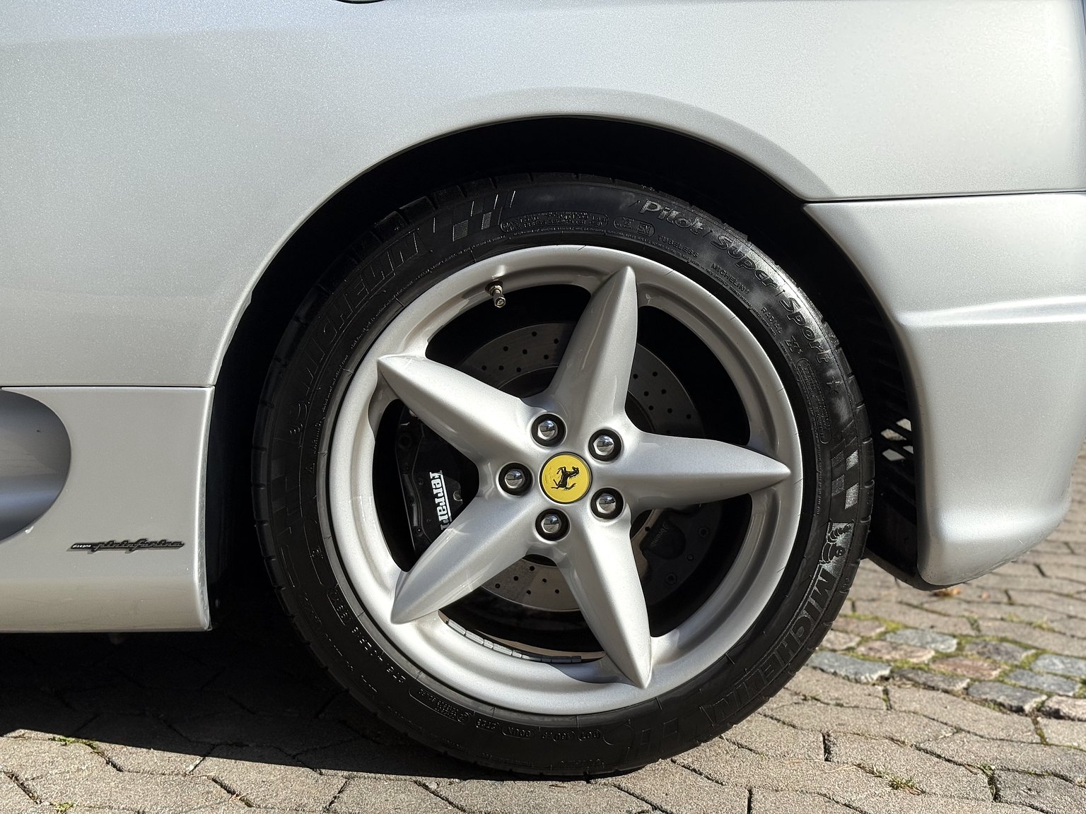 Exteriörbild på 2001 Ferrari 360 Spider