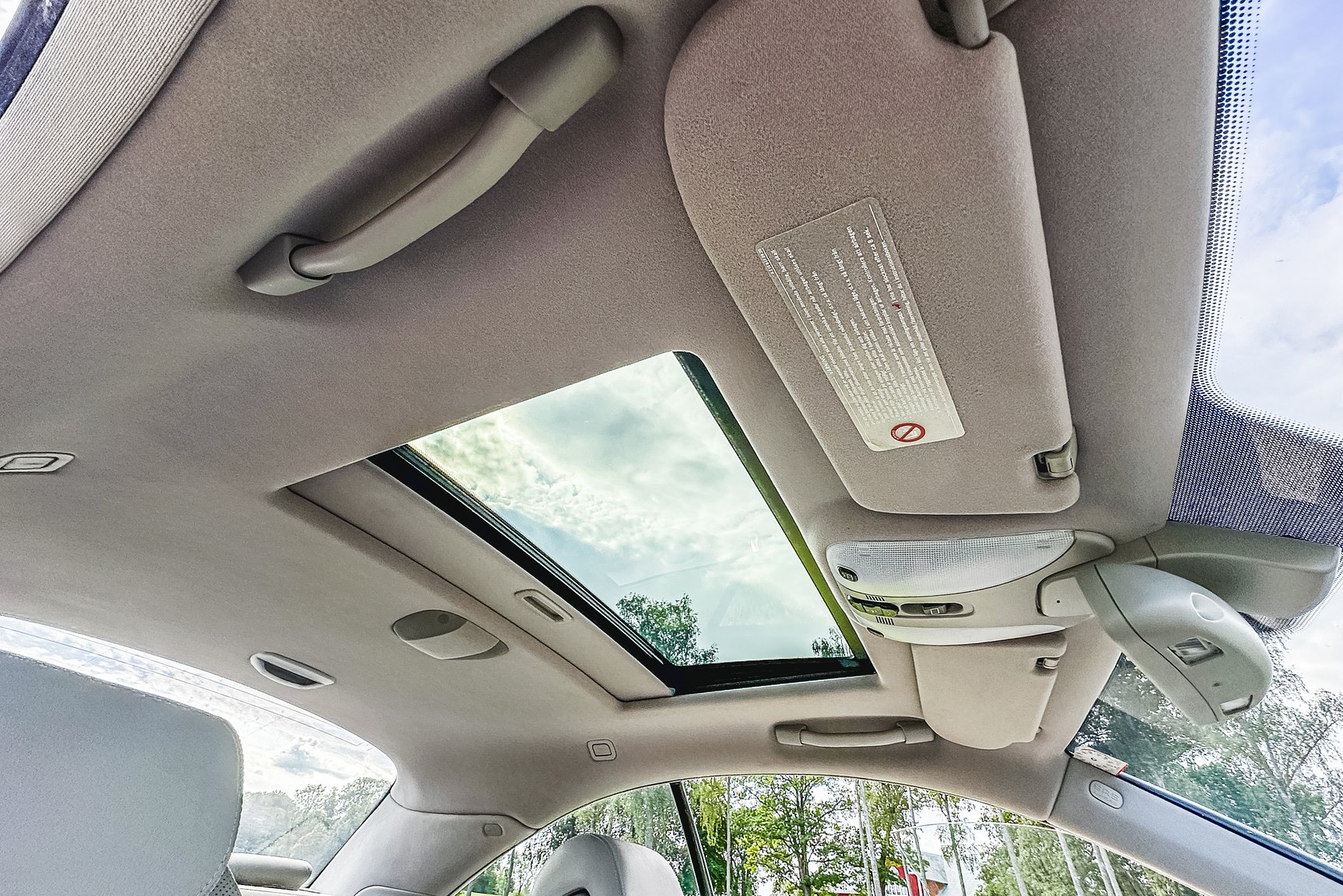 Interior image of 2000 Mercedes-Benz CL 500