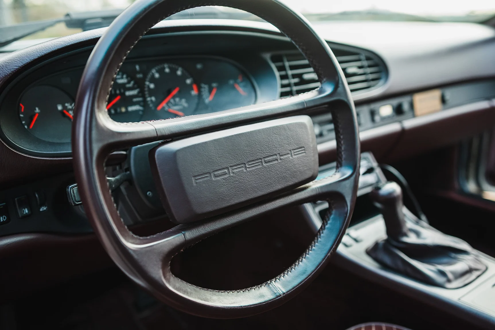 Interior image of 1986 Porsche 944R (14)
