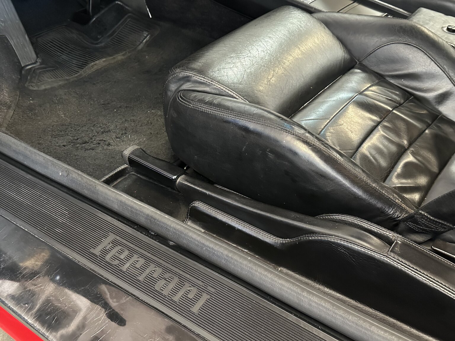 Interior image of 1990 Ferrari 348 (4)