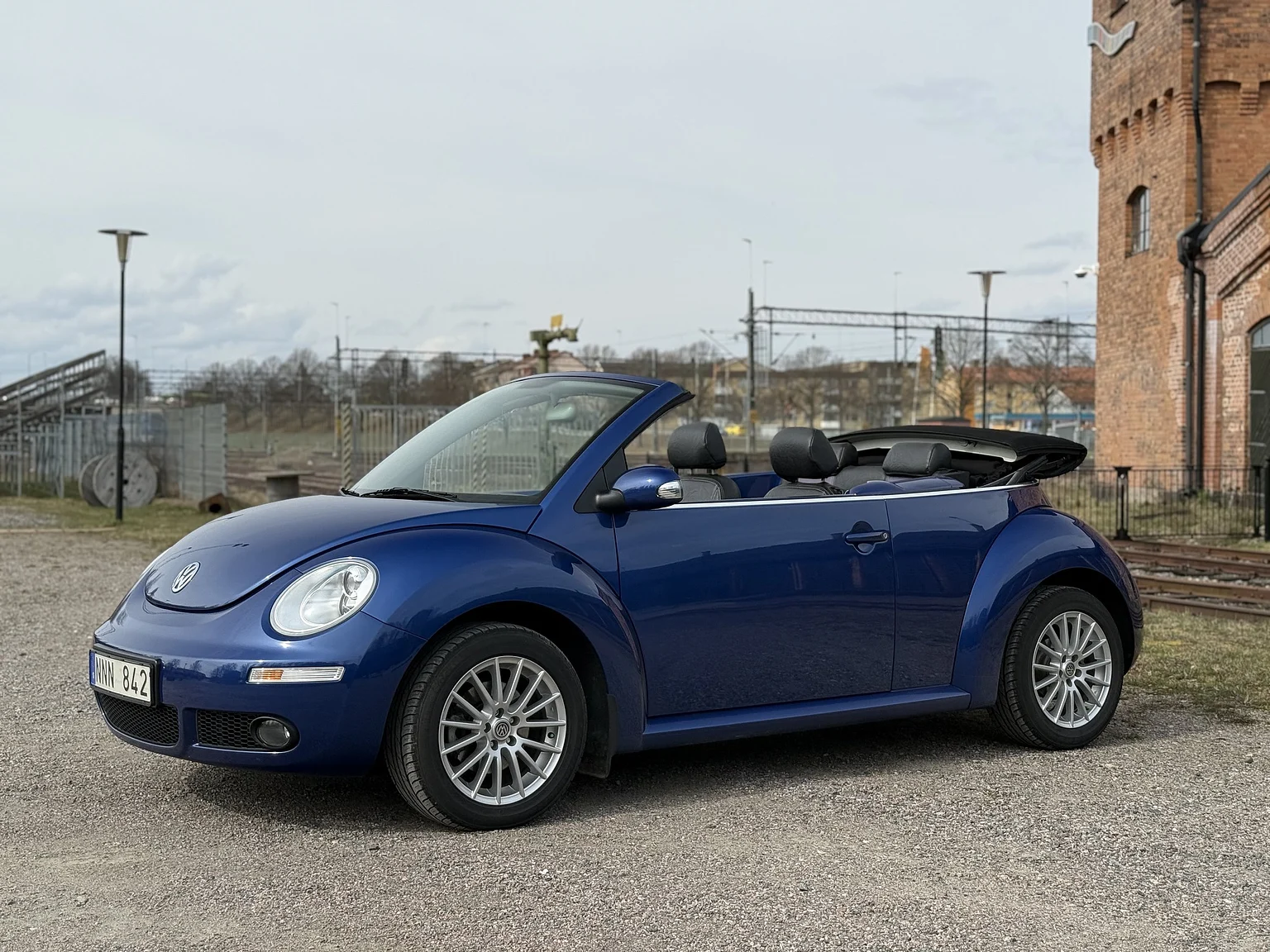 Exterior image of 2007 VW Beetle 1600 Cabriolet  (3)