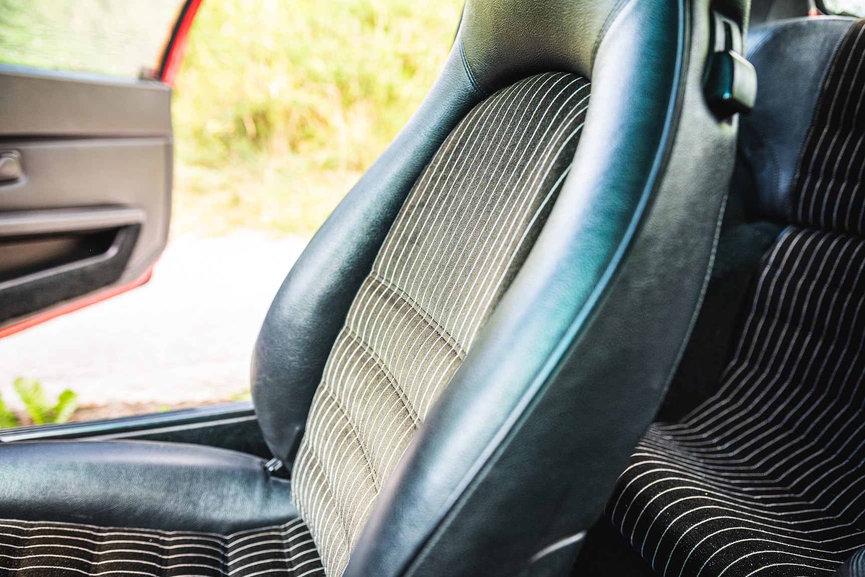 Interior image of 1988 Porsche 944