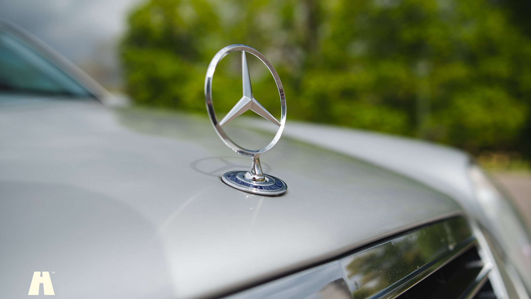 Exterior image of 2000 Mercedes E430