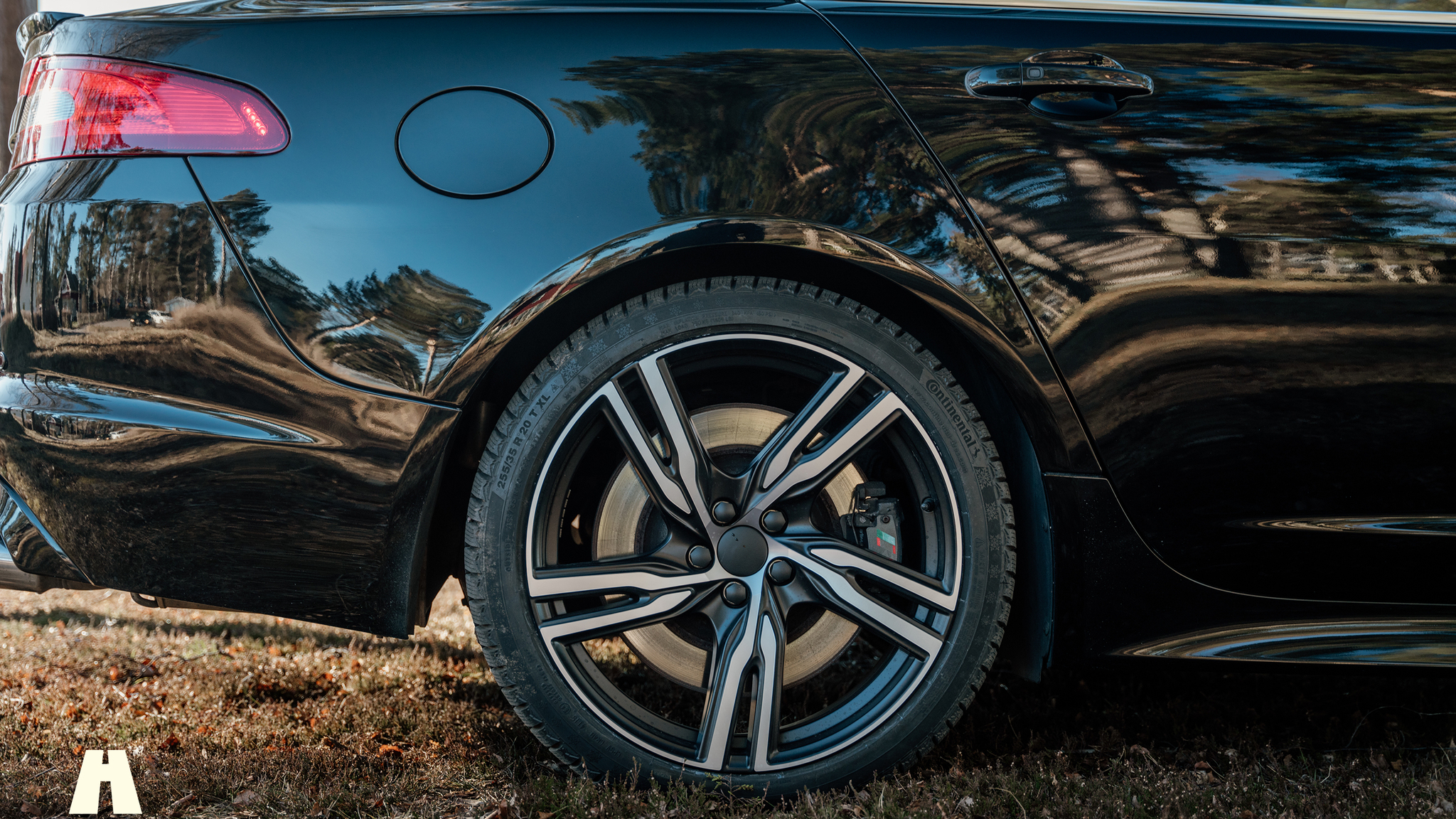 Exterior image of 2010 Jaguar XFR (11)