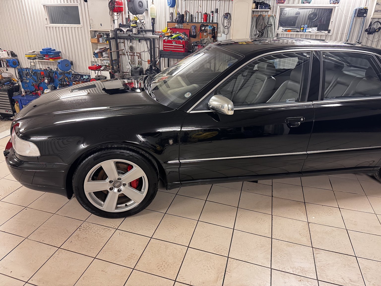 Exteriörbild på 1999 Audi S8 4.2 Quattro