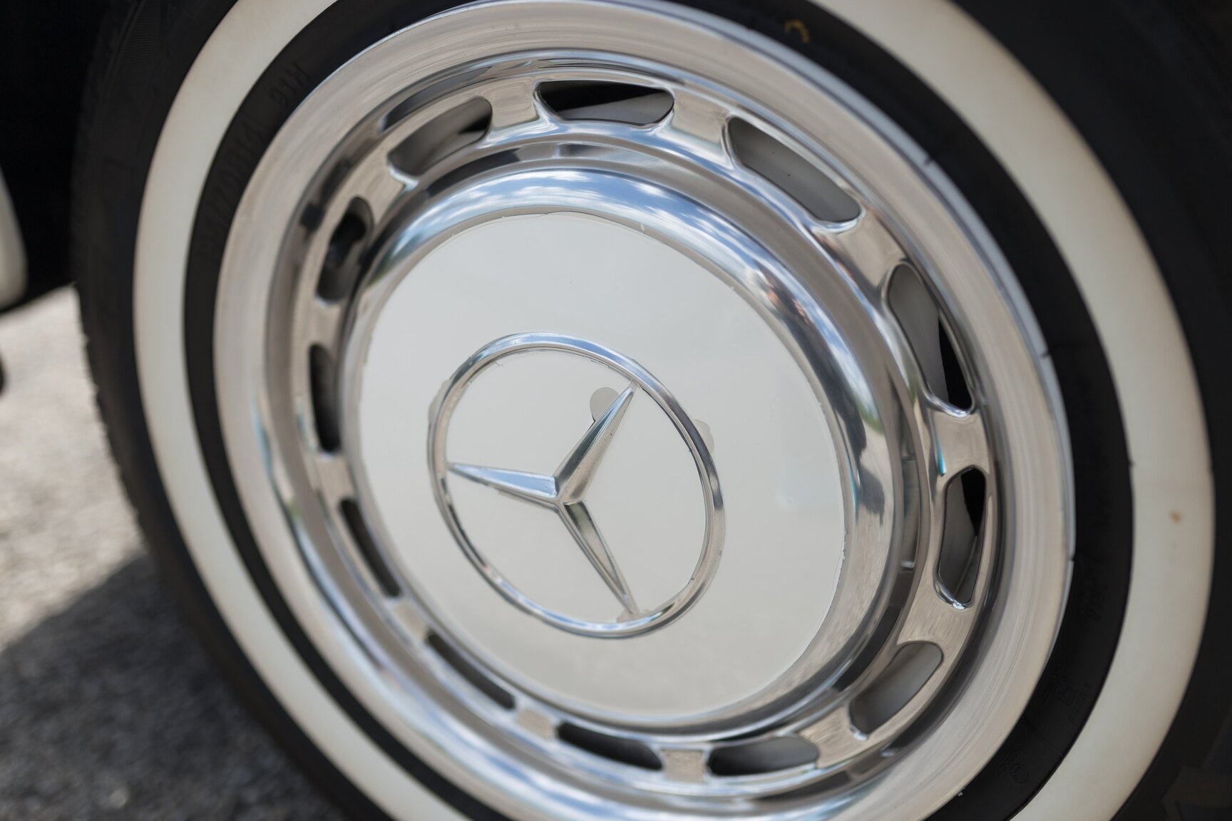 Exteriörbild på 1966  Mercedes-Benz 250 