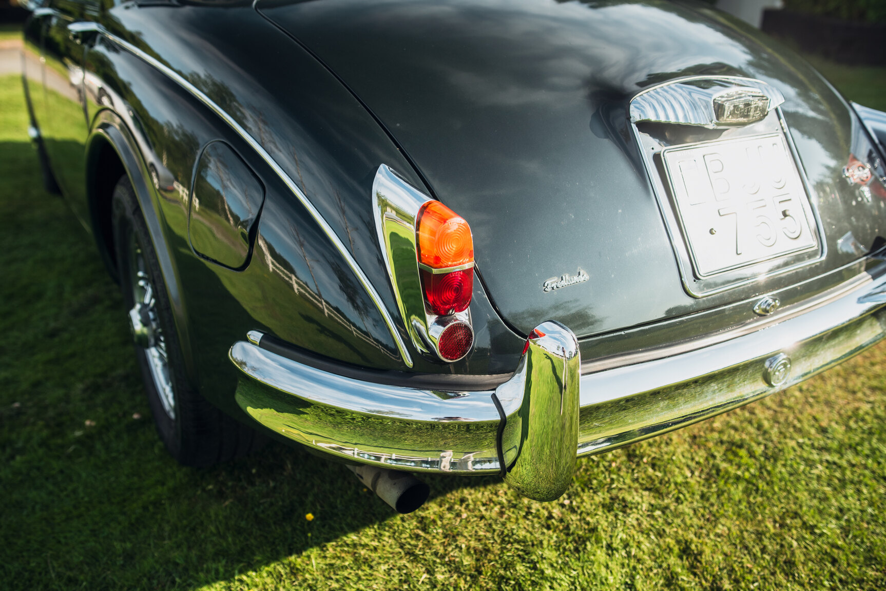 Exterior image of 1965 Daimler 250 V8