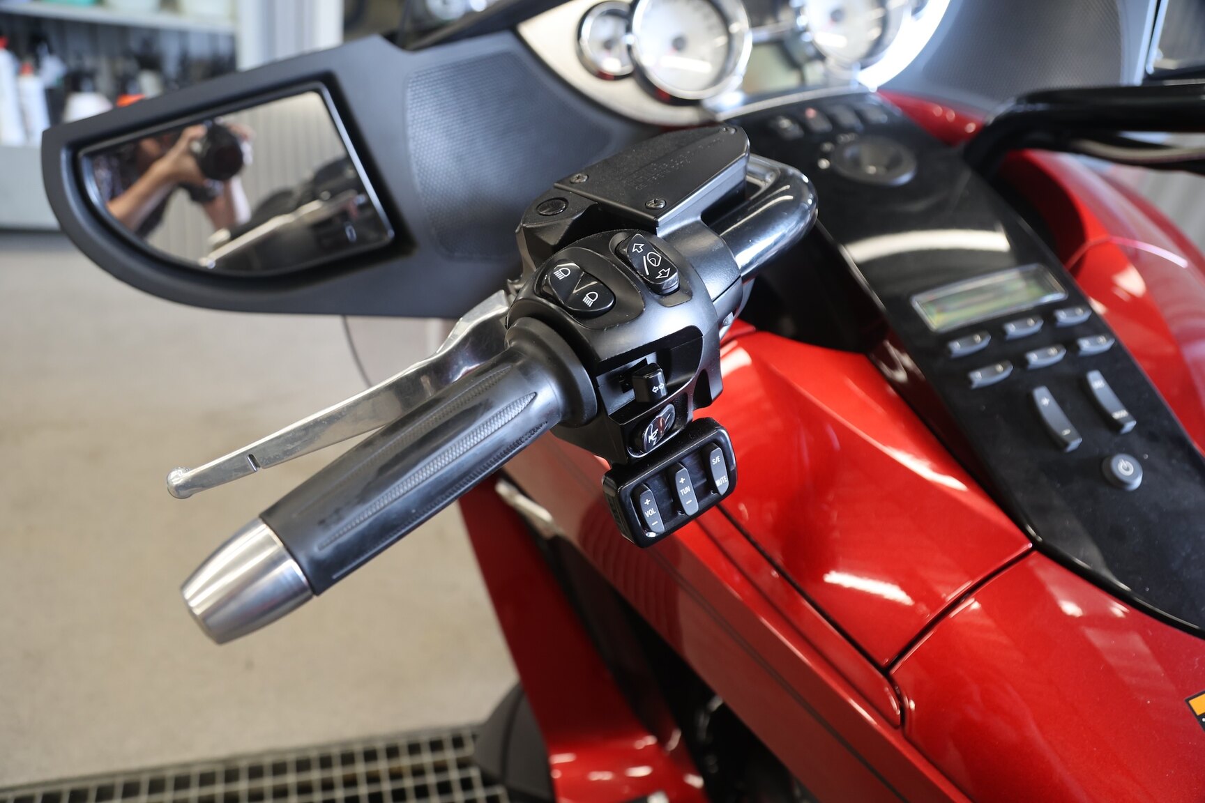 Exterior image of 2015 Victory Vision