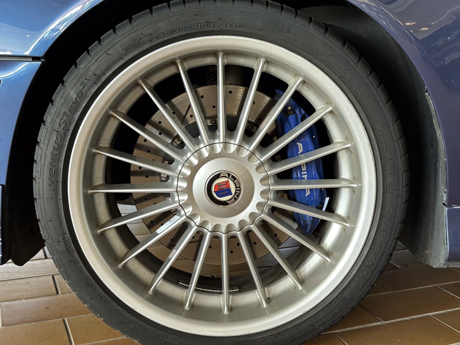 Exteriörbild på 2002 ALPINA B10 V8S