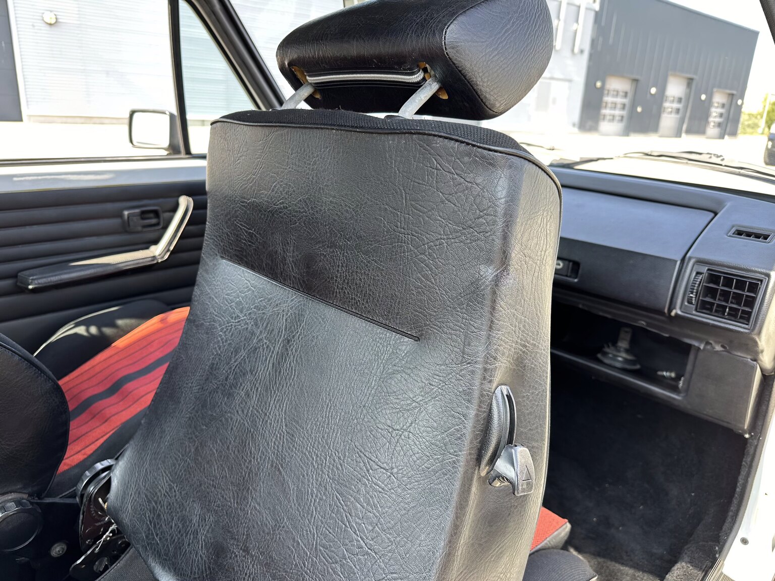 Interiörbild 1984 Volkswagen Golf GTI 