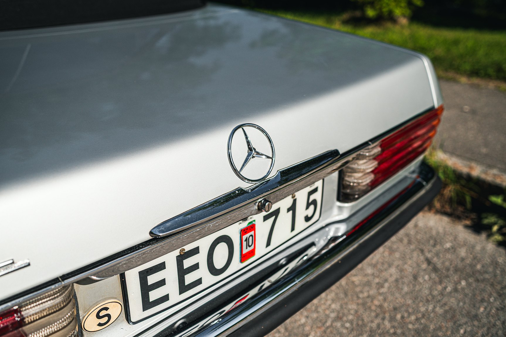 Exterior image of 1972 Mercedes-Benz 350 SL