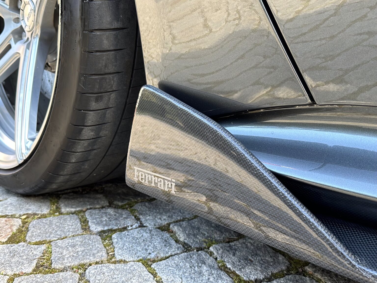 Exteriörbild på 2013 Ferrari F12 Berlinetta