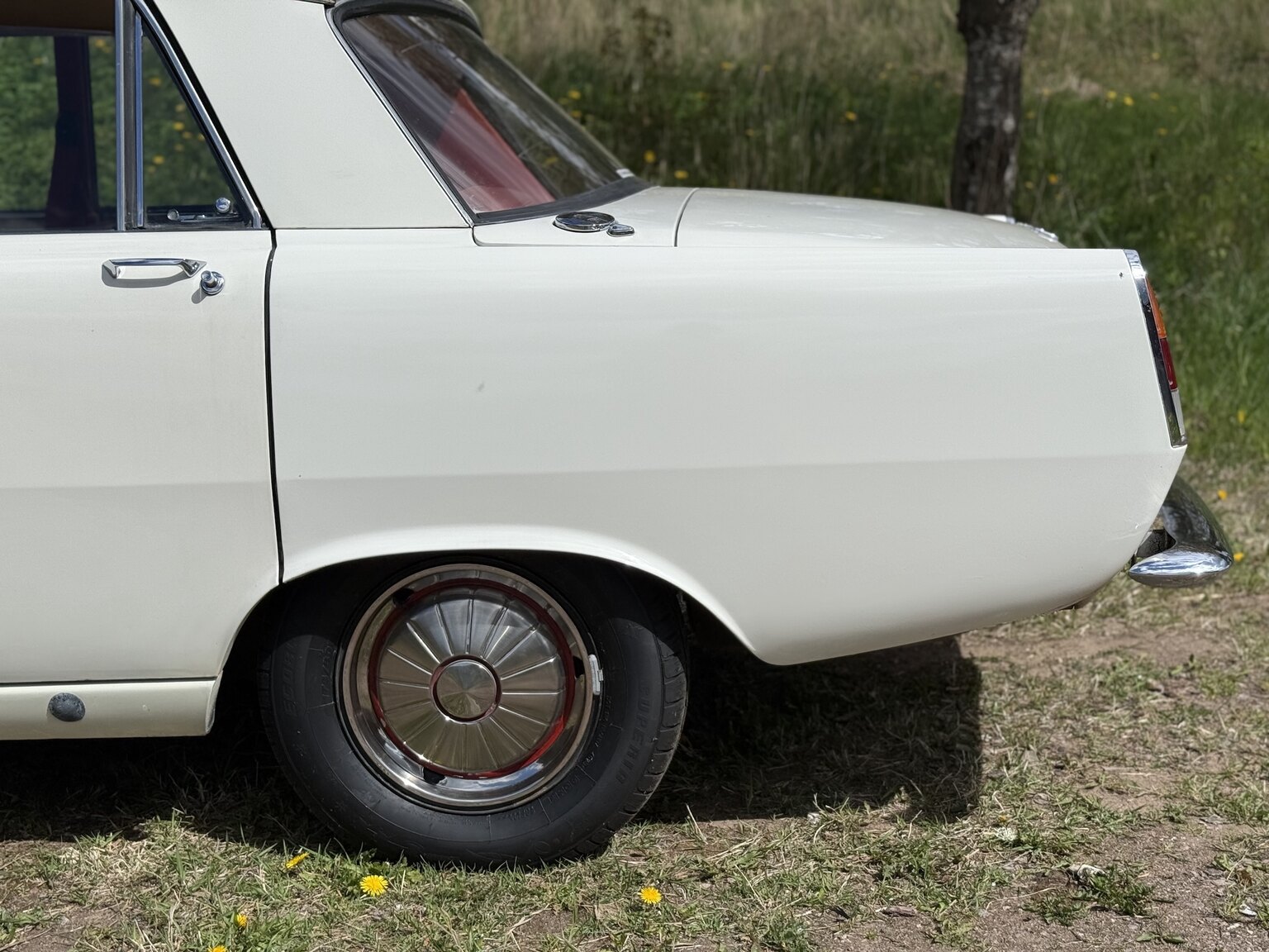 Exterior image of 1967 Rover 2000 TC 2.0 OHC