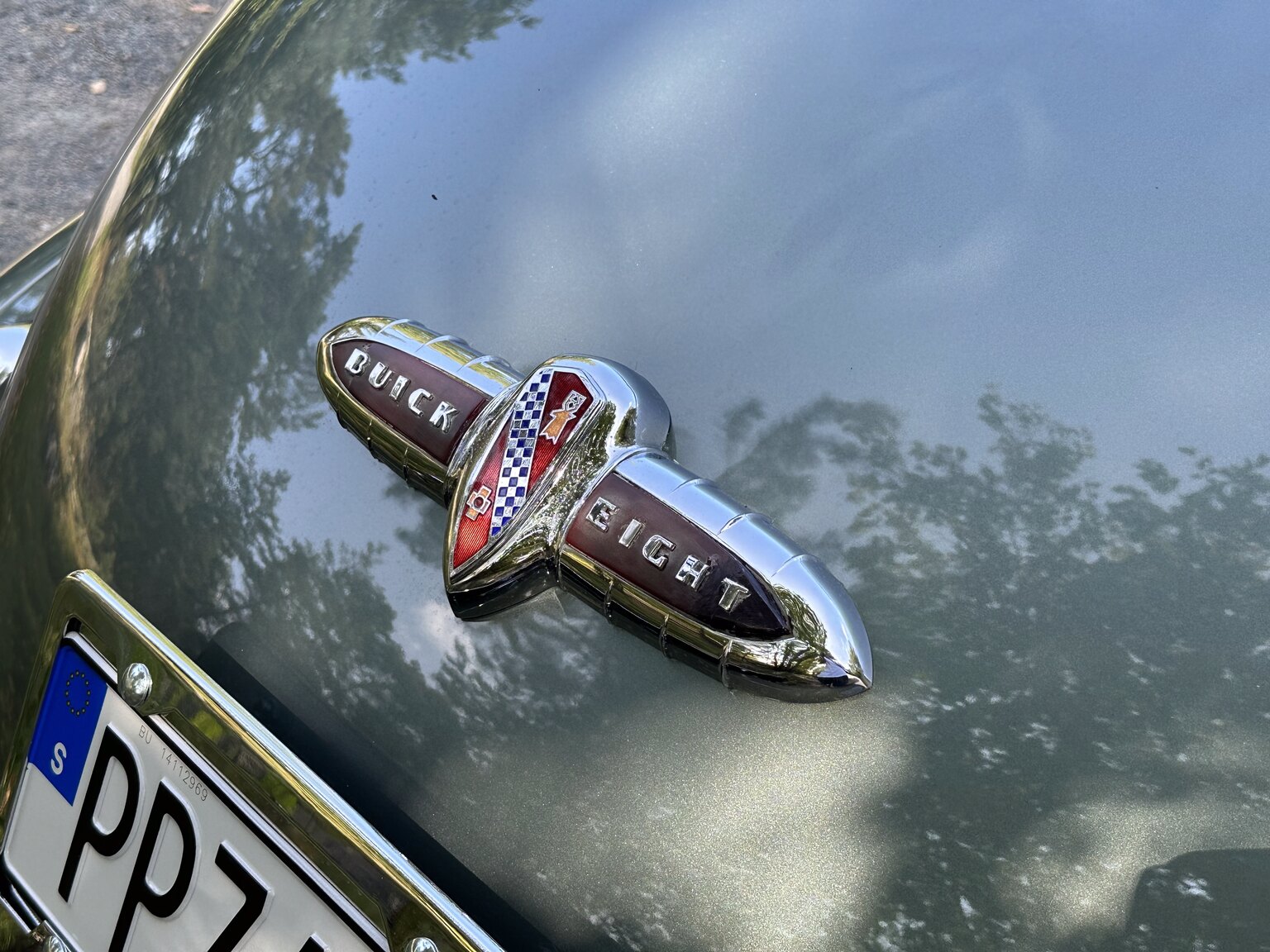 Exterior image of Buick Sedan Special 8