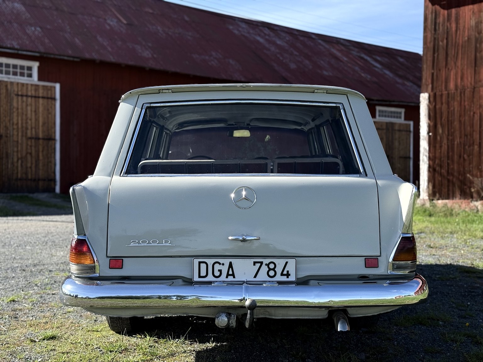 Exteriörbild på 1967 Mercedes-Benz 200D Safari