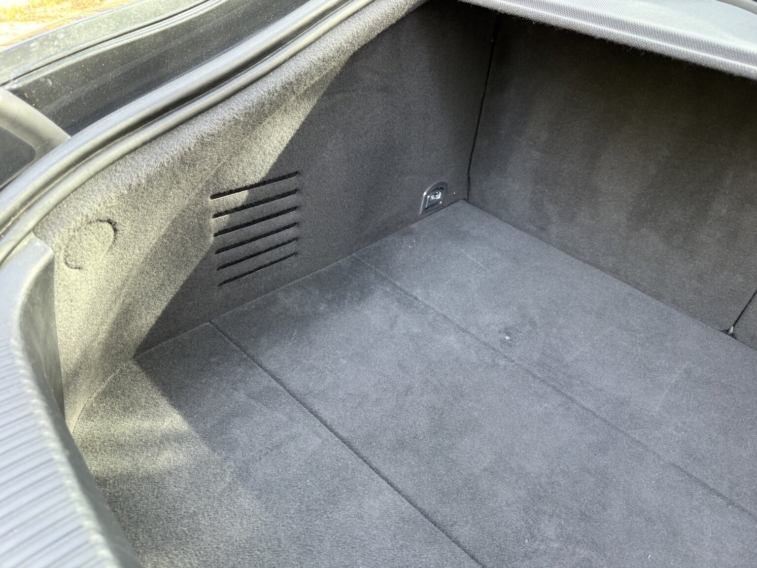 Interior image of 2011 Audi TT RS Coupé