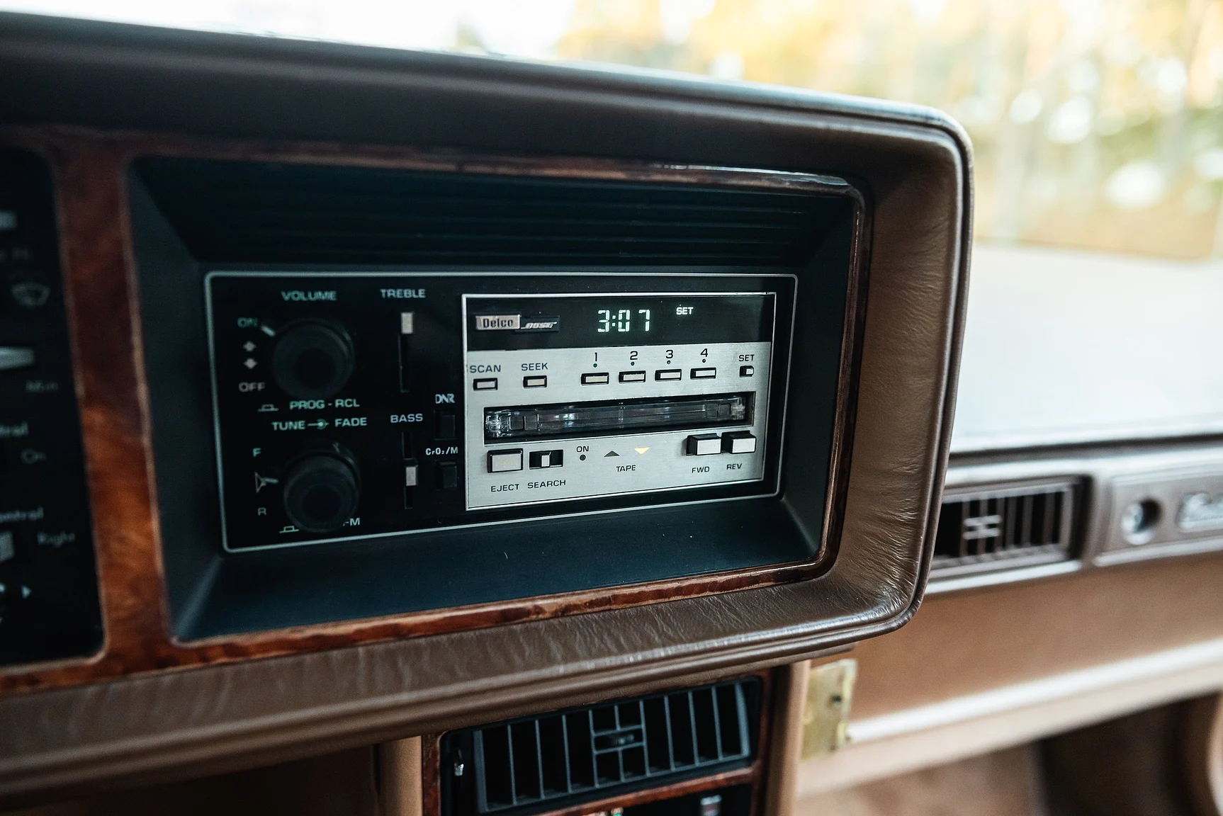 Interior image of 1989 Cadillac Seville (18)