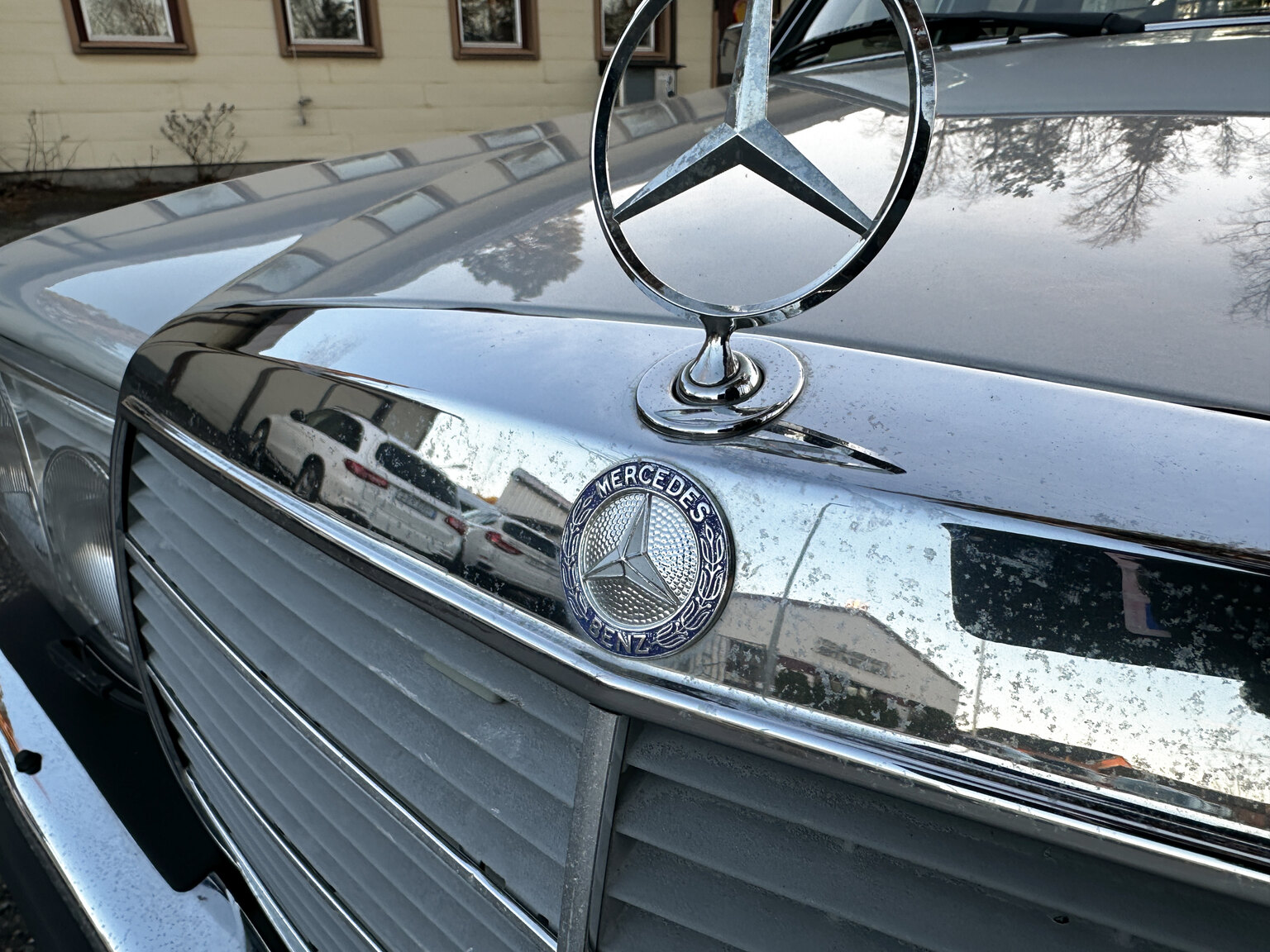 Exterior image of 1978 Mercedes-Benz 250