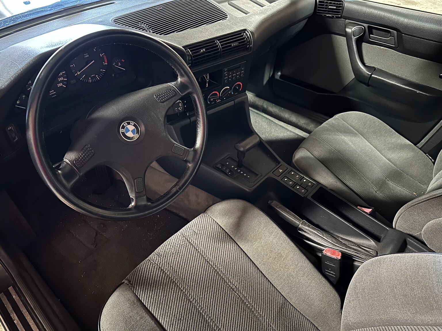 Interior image of 1988 BMW 535i