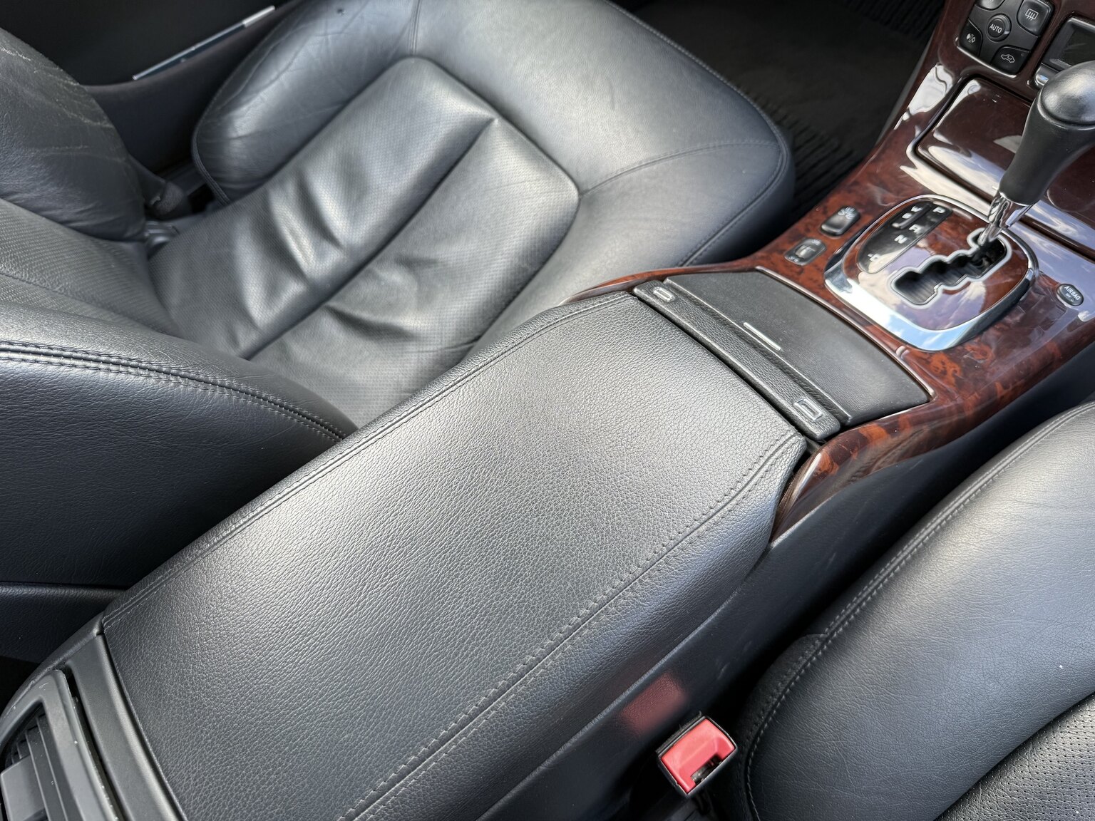 Interior image of 2000 Mercedes-Benz CL 500