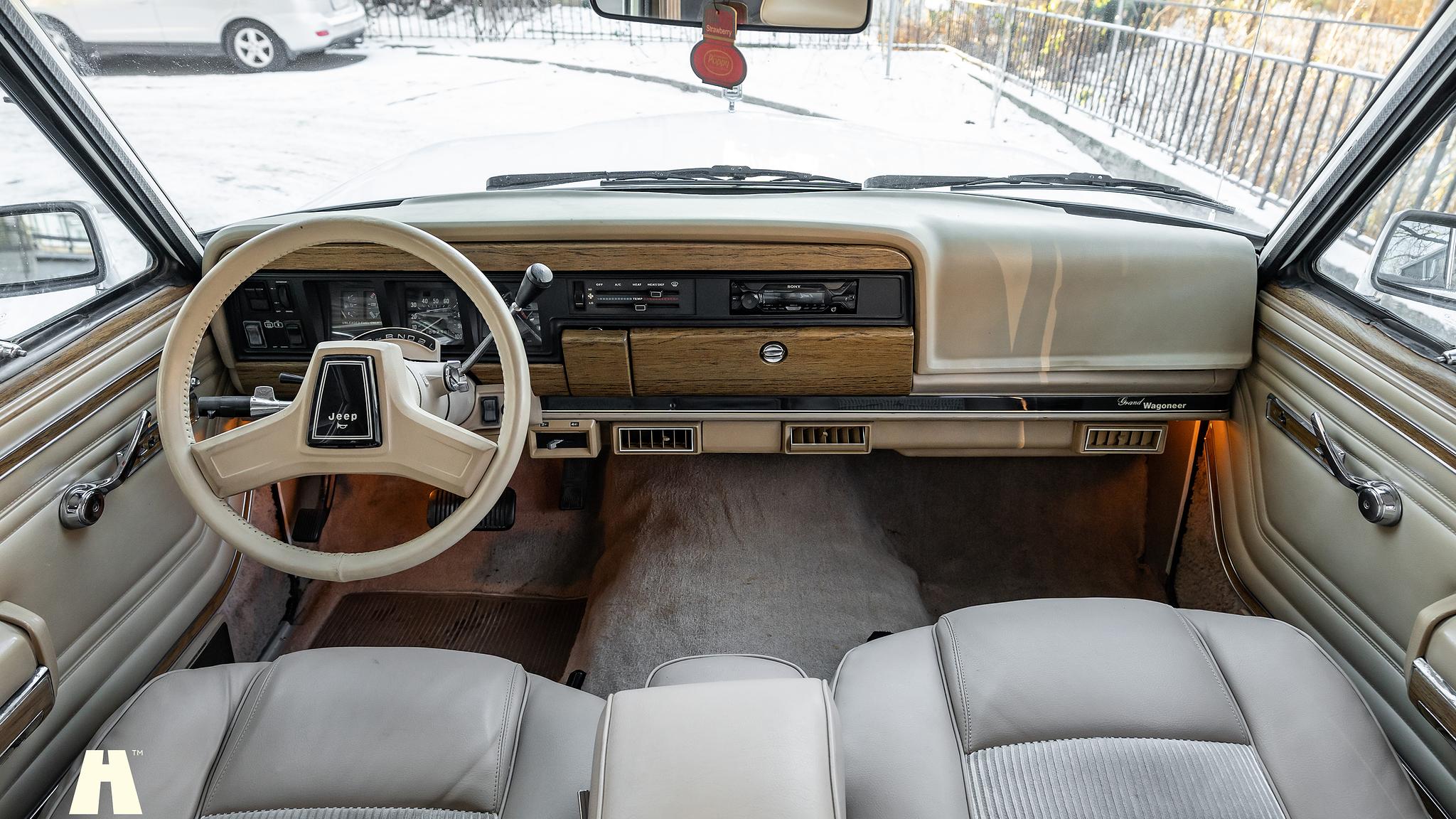 Interiörbild 1991 Jeep Grand Wagoneer 1991 (5)
