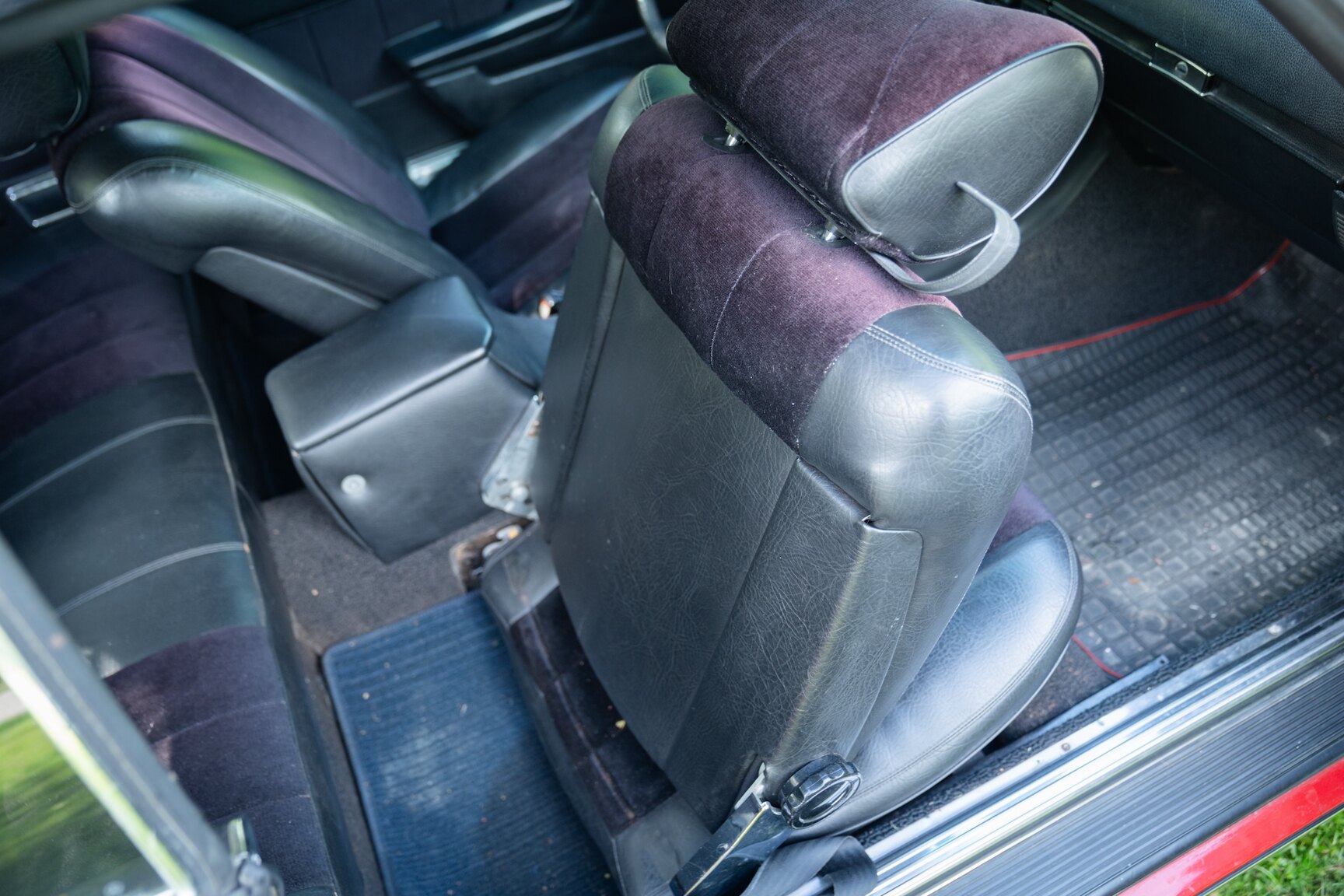 Interior image of 1975 Mercedes-Benz 350 SLC