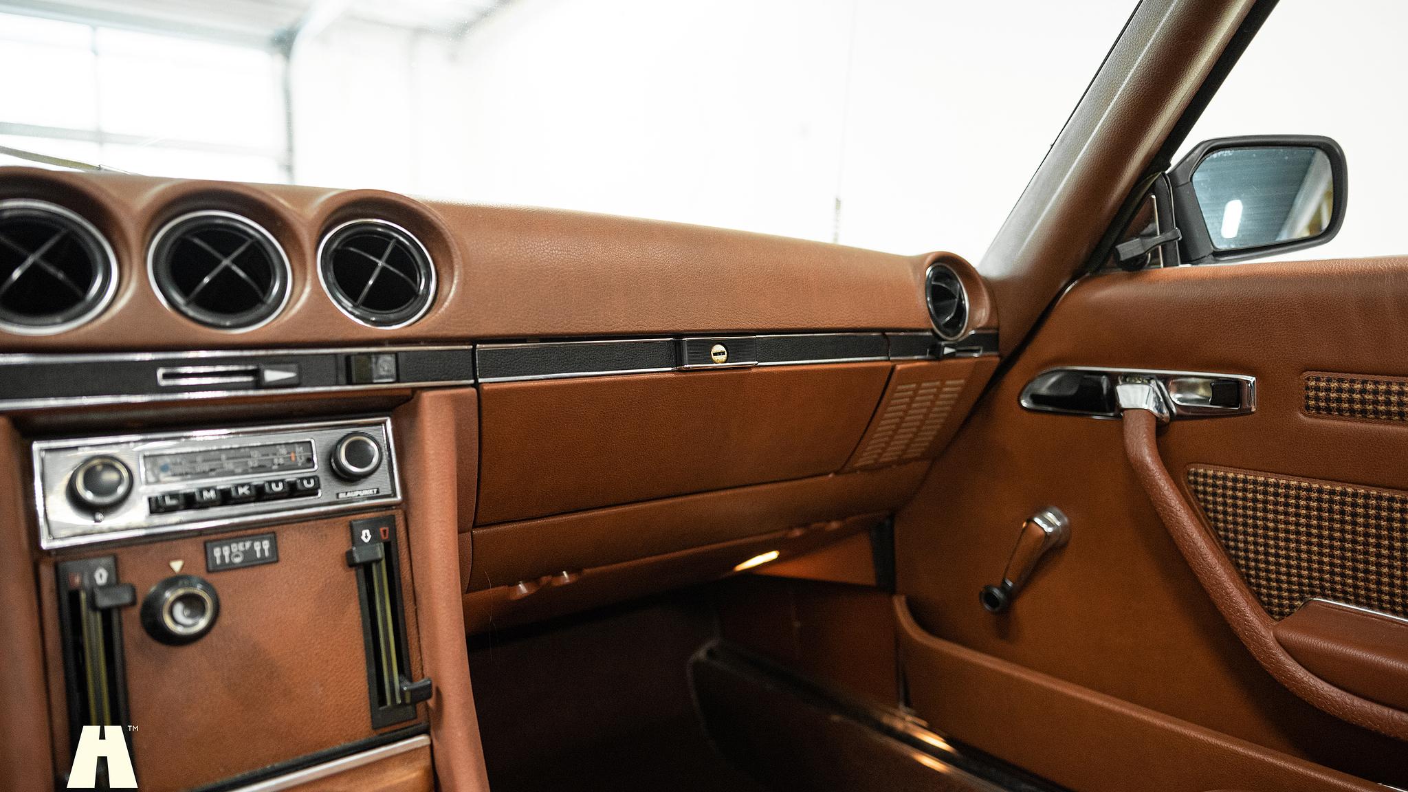 Interior image of 1975 Mercedes SL 350