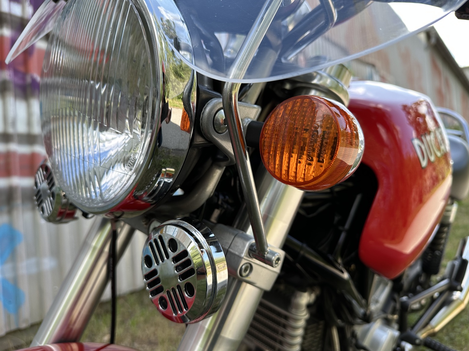 Exterior image of 2006 Ducati 1000 GT (27)