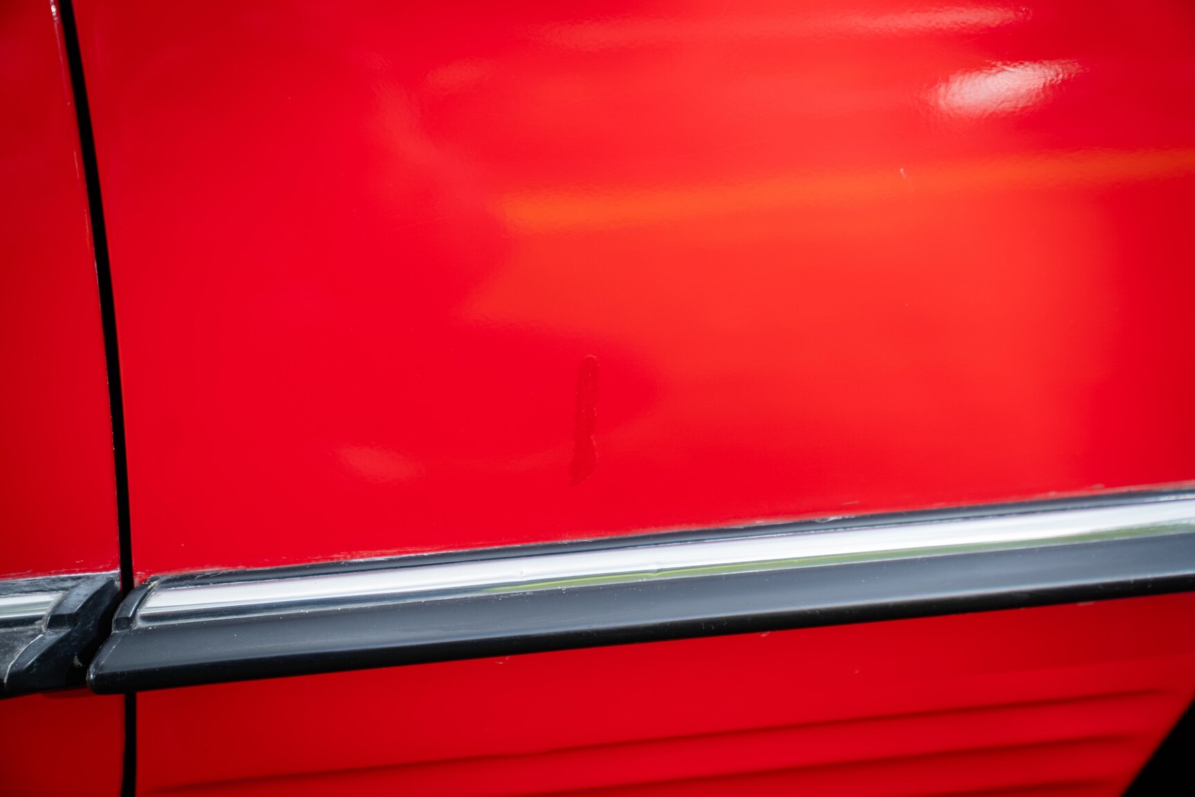 Exterior image of 1975 Mercedes-Benz 350 SLC