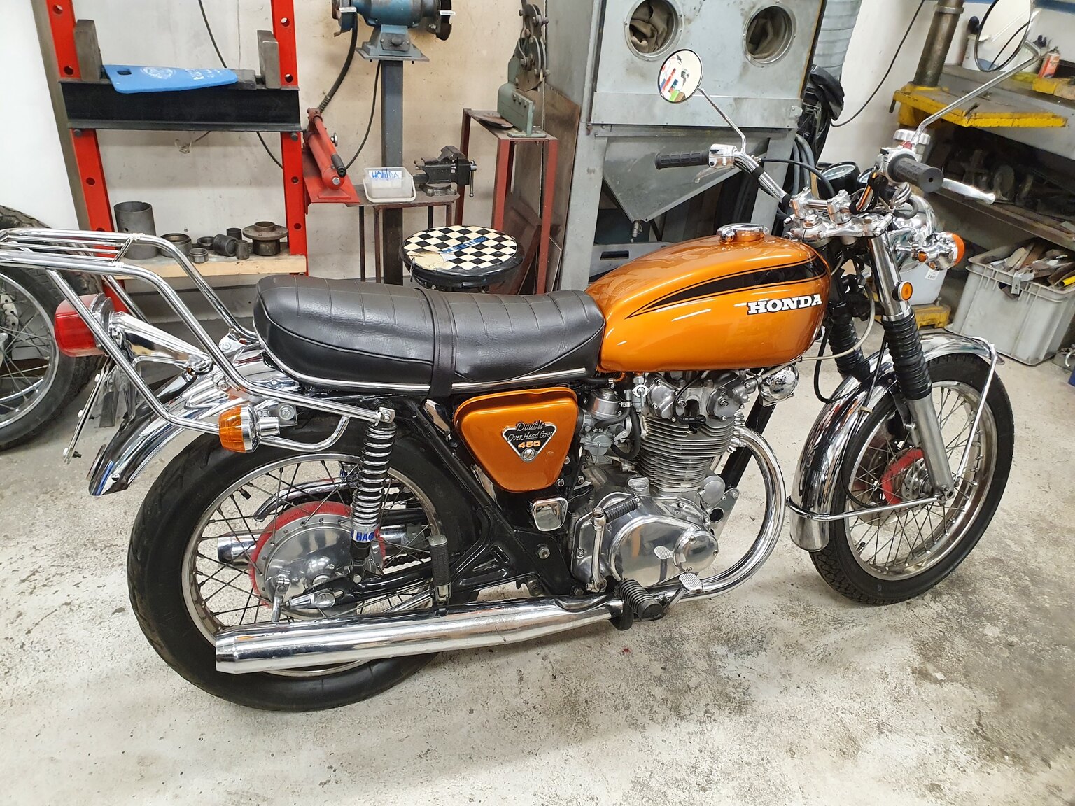 Exterior image of 1971 Honda CB 450 DOHC K3