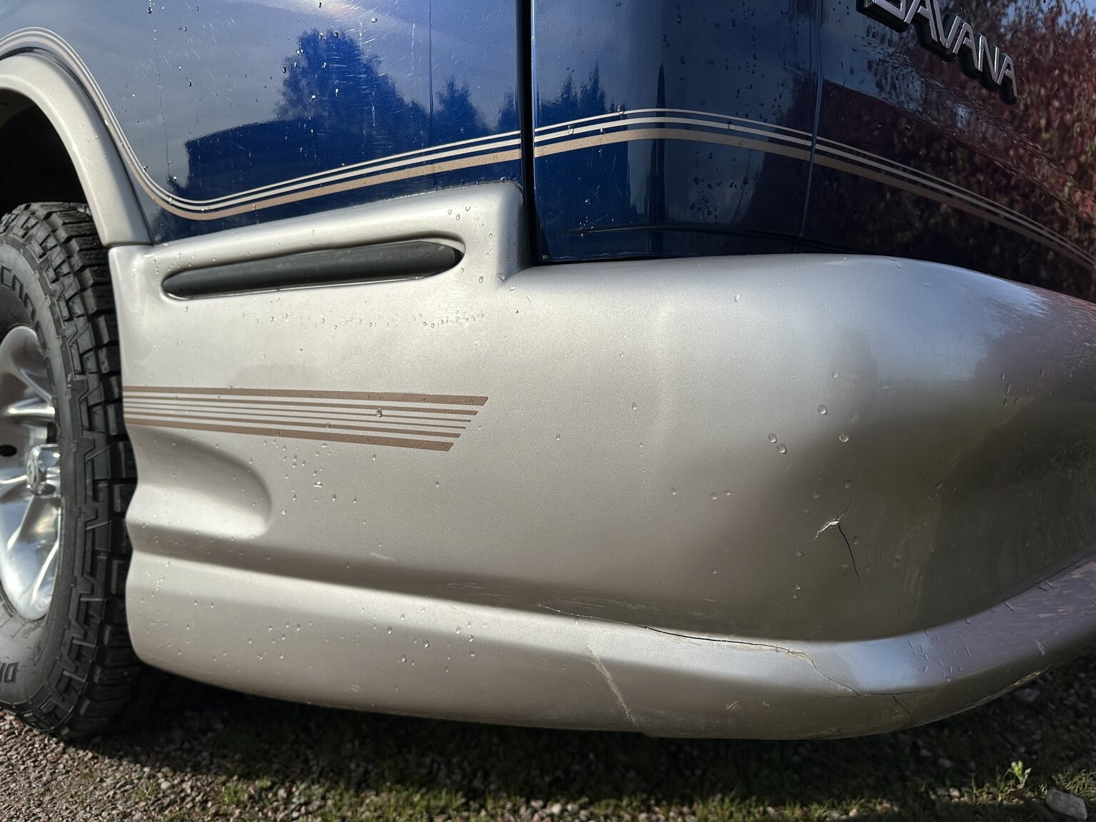 Exteriörbild på 2000 GMC Savana G1500 Conversion Van