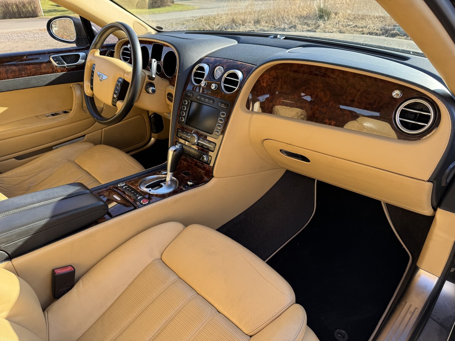 Interiörbild 2005 Bentley Flying Spur