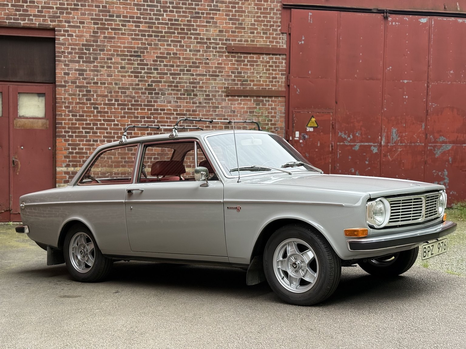 Exterior image of 1970 Volvo 142 Automatic