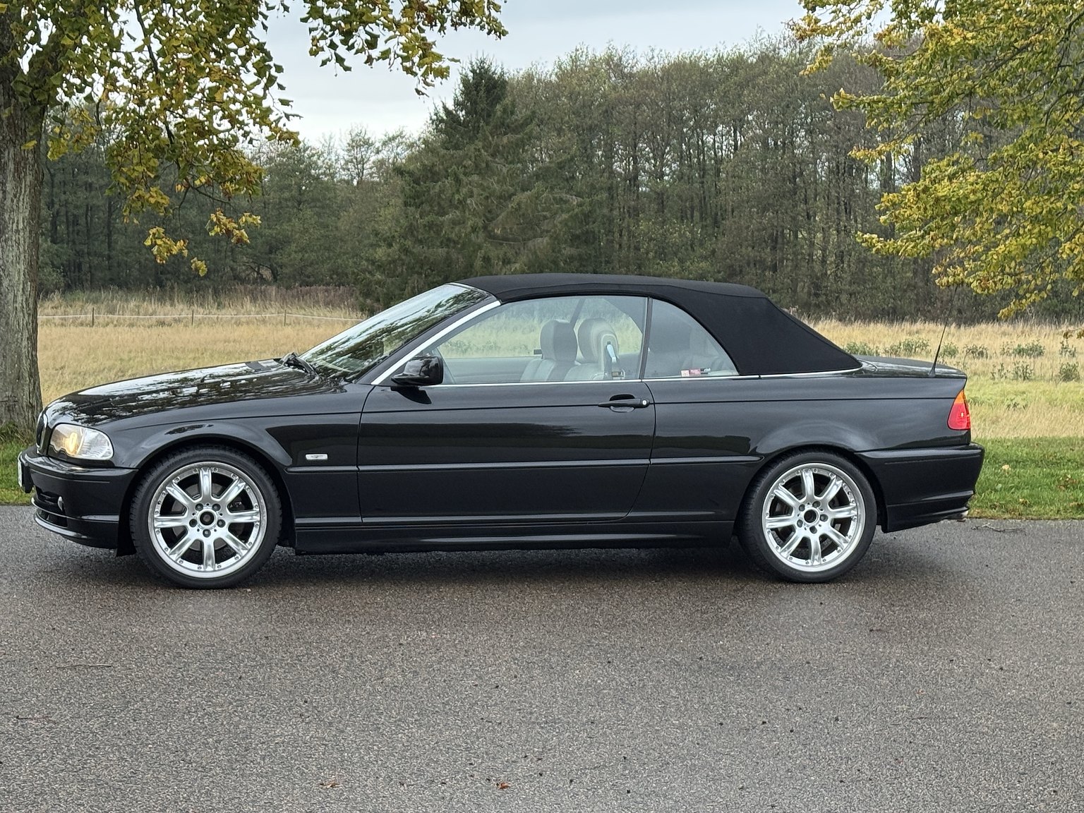 Exterior image of 2001 BMW 325IA CAB