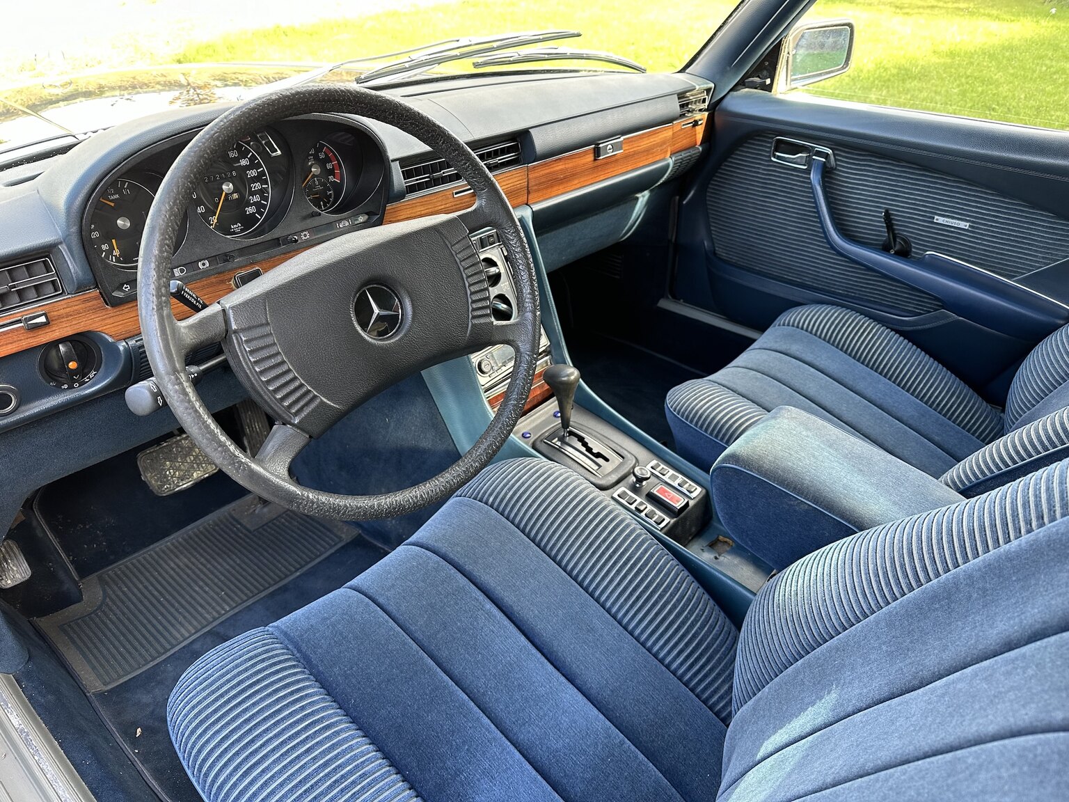 Interior image of 1975 Mercedes-Benz 450 SEL 6.9 Bepansrad 