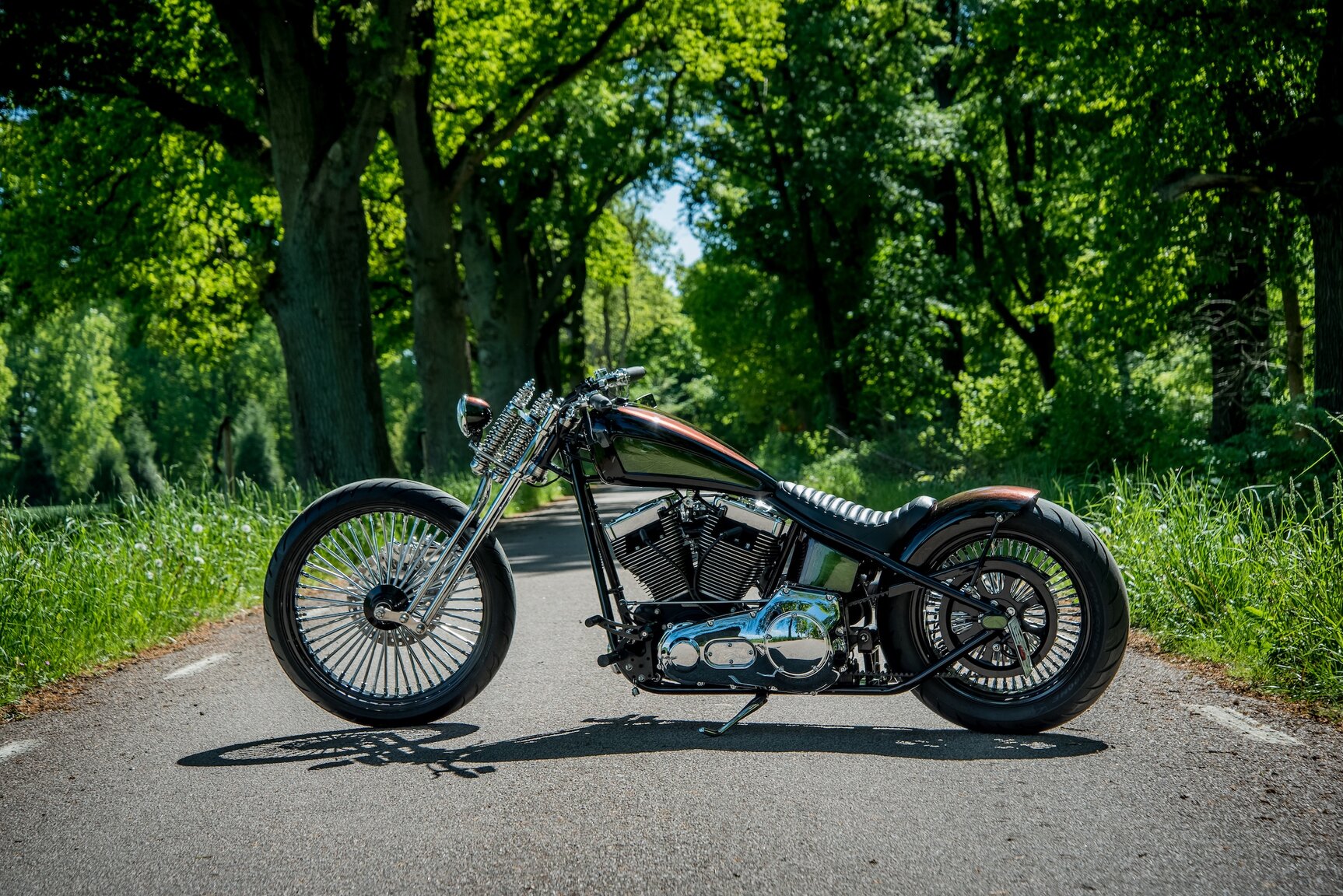 Exteriörbild på 2024 P91 Customs Fat Bobber